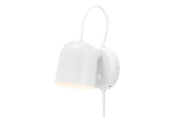Angle hvid væglampe